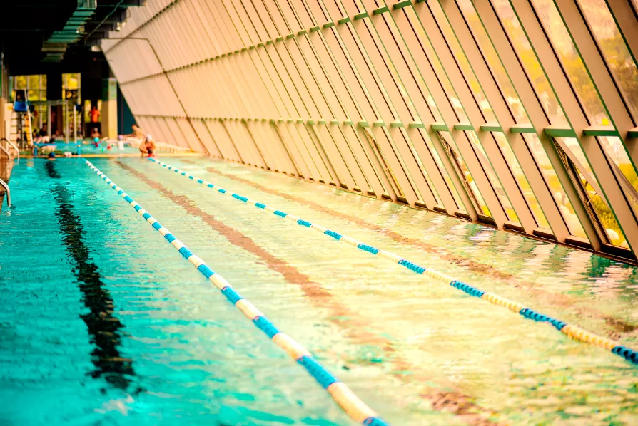 巴彦淖尔成人混凝土钢结构游泳池项目
